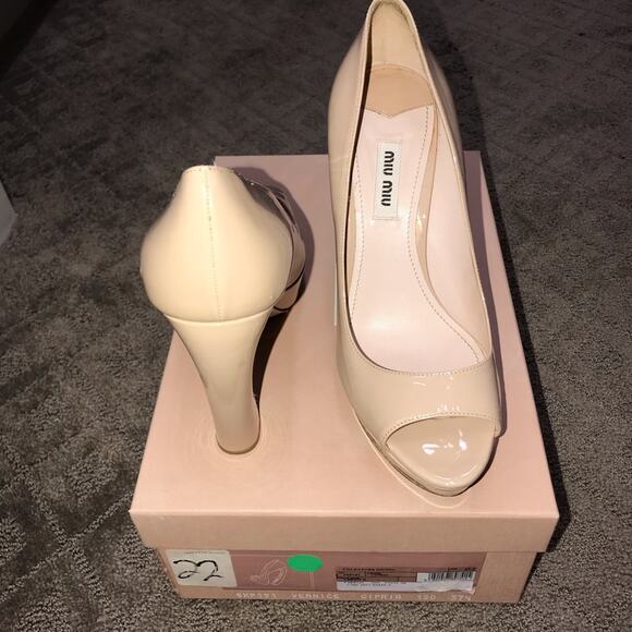 MIU MIU CLASSIC PEEP TOE NUDE PATENT LEATHER HEELS - Picture 2 of 8
